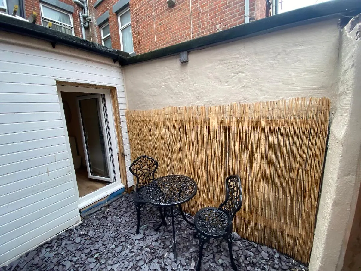 Blackpool Abode - Vance Road Star House Апартаменты