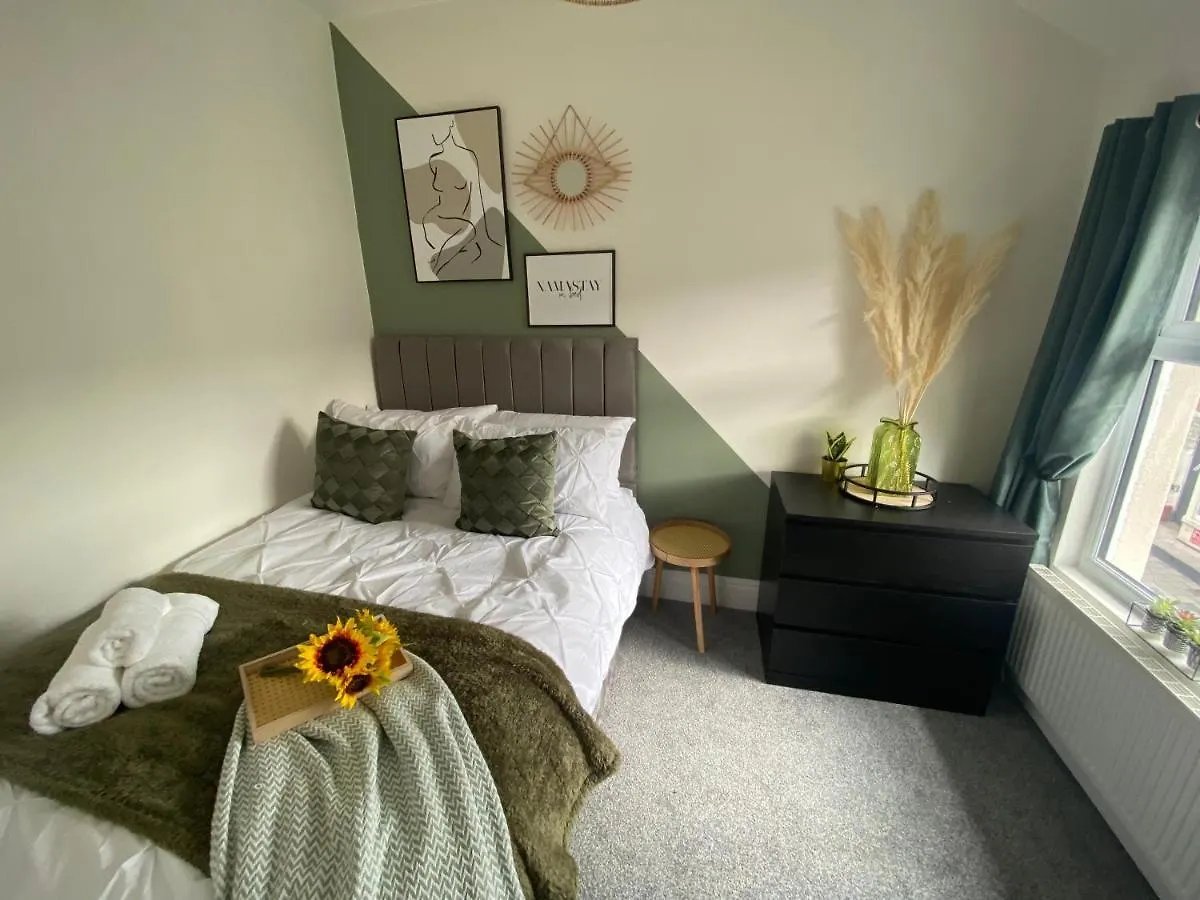 Blackpool Abode - Vance Road Star House Apartment